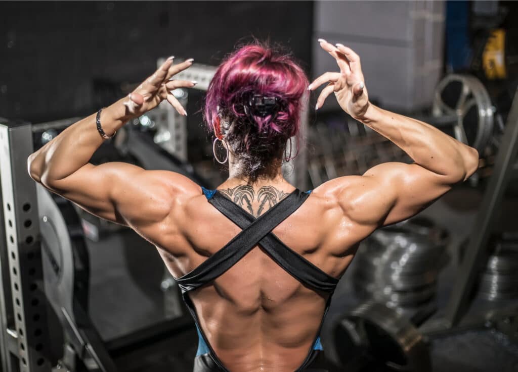 woman can lift weights without getting bulky